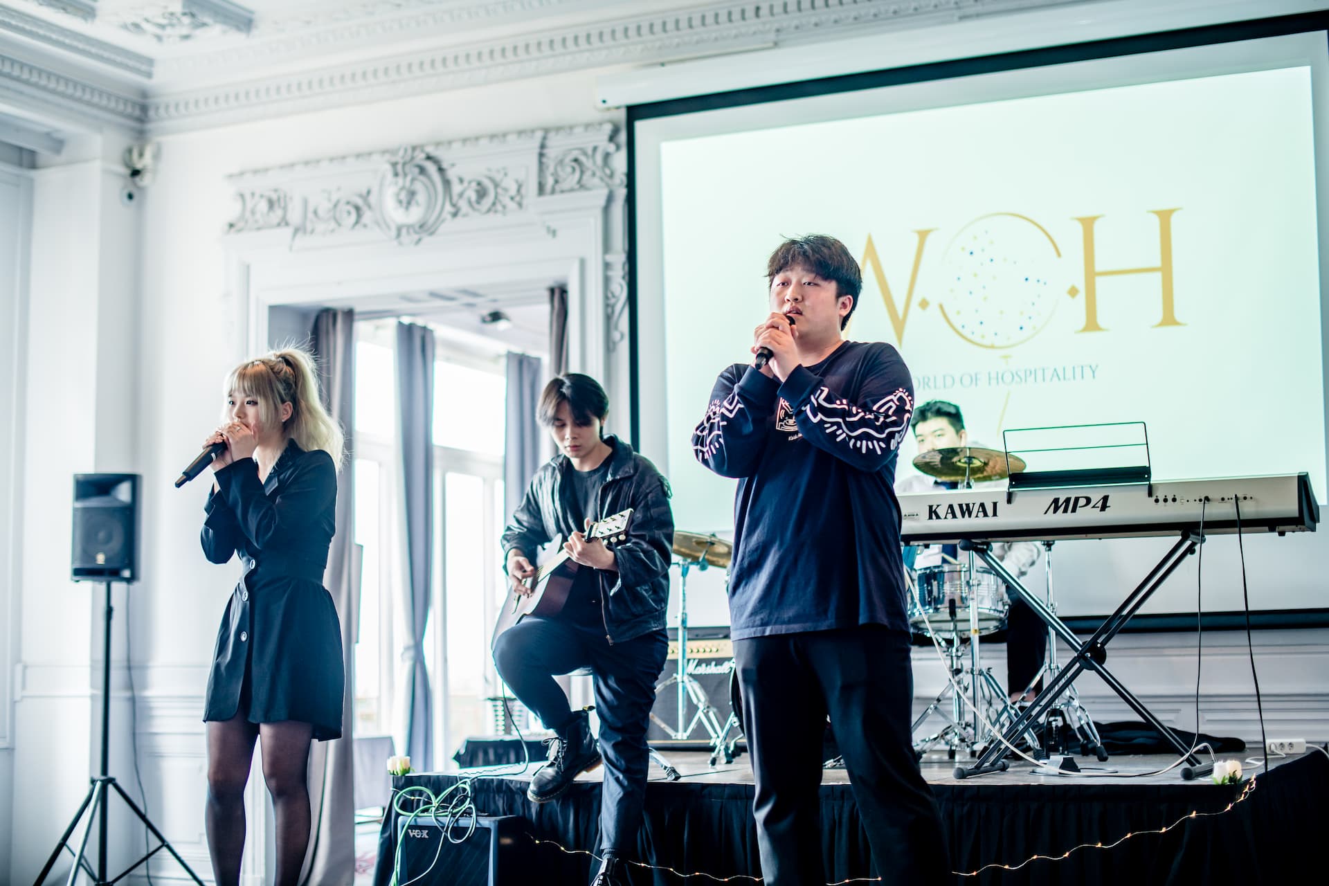 Student perform ar WOH